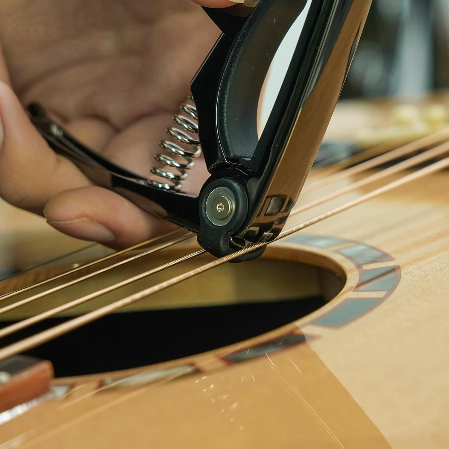 كابو جيتار 4 في 1 للجيتار الصو - مراجعة Acoustic Guitar Dreadnought وسعره